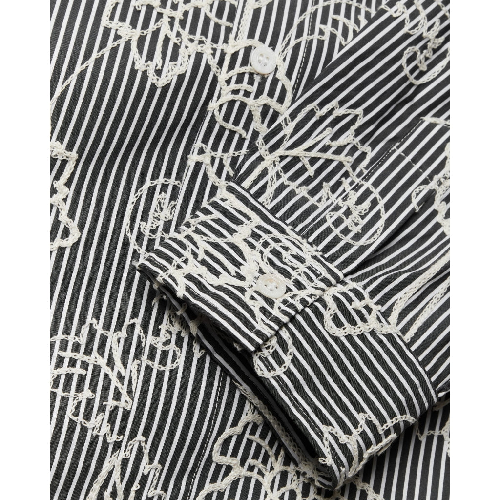 Brooks EMB shirt