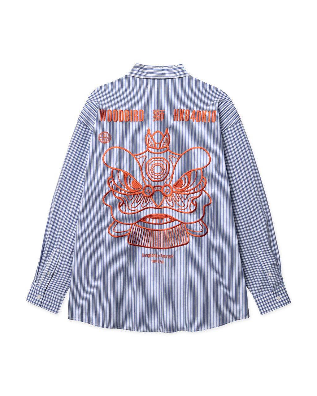 Woodbird WBBrooks Lion Shirt lichtblauw, achterzijde met een groot gedetailleerd borduurwerk van een leeuwenmasker.