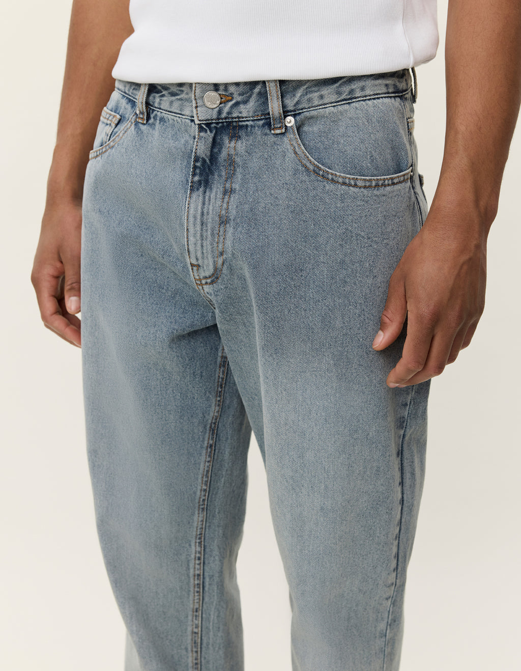 Ryder washed denim jeans / light indigo wash
