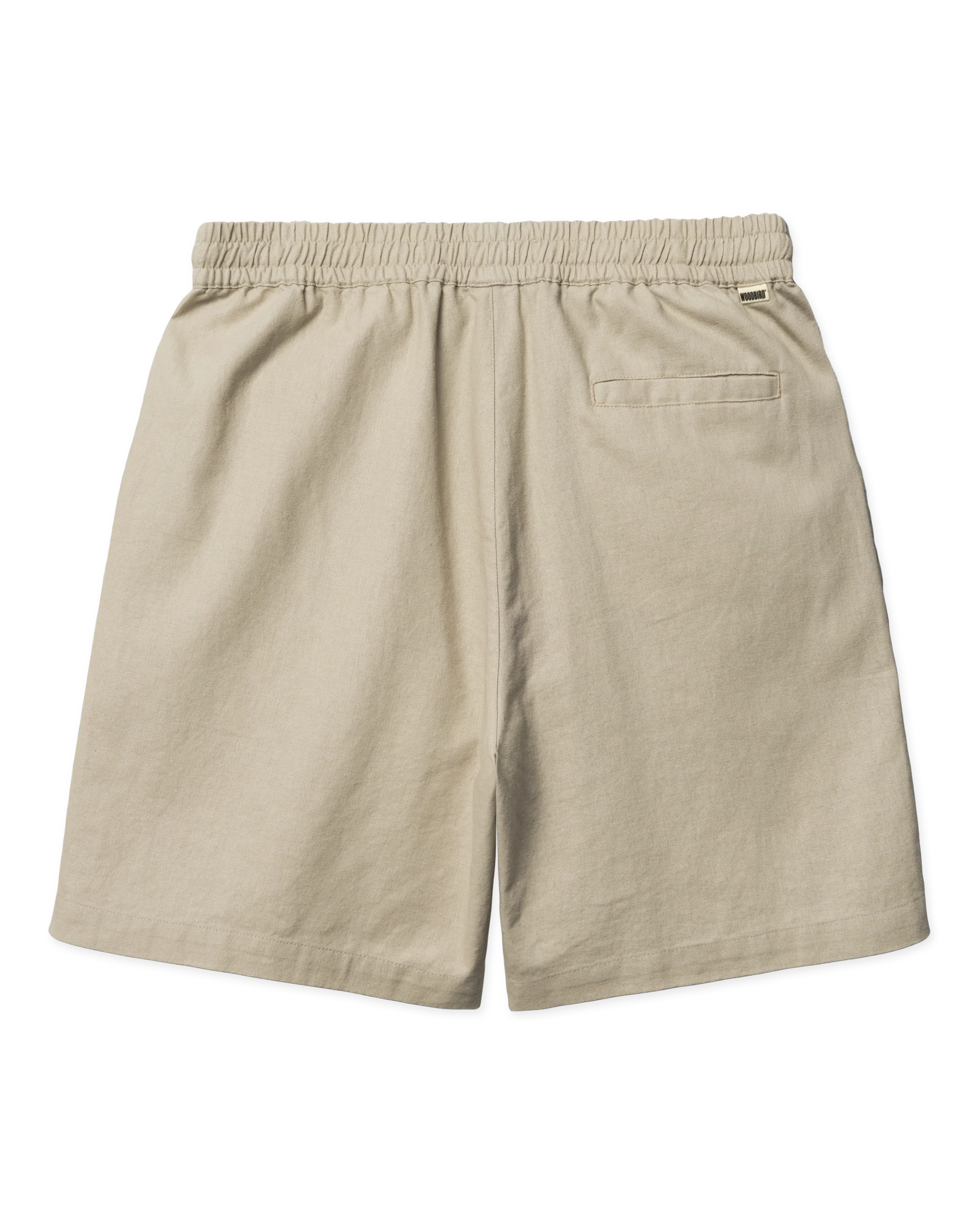 Woodbird WBBommy Linen Shorts Stone, achteraanzicht van de shorts met minimalistische achterzakken.