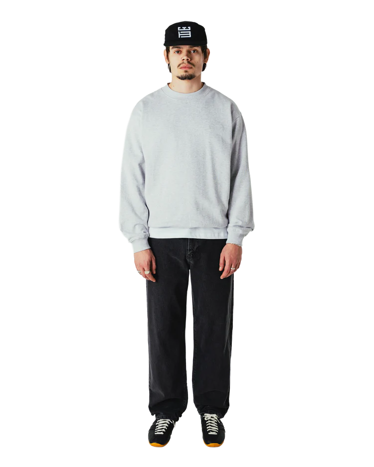 Woodbird Jeans Zwart Model STIJL.