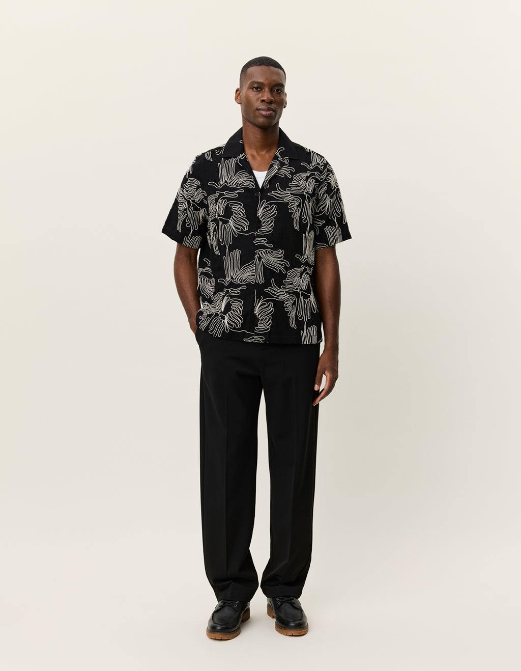 Les Deux / Liam AOE flower SS shirt / Black