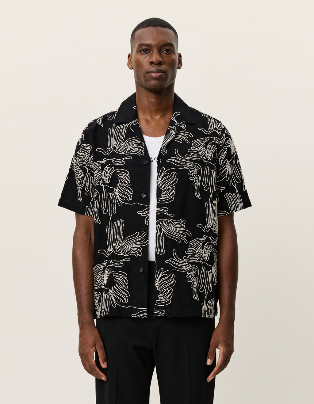 Les Deux / Liam AOE flower SS shirt / Black