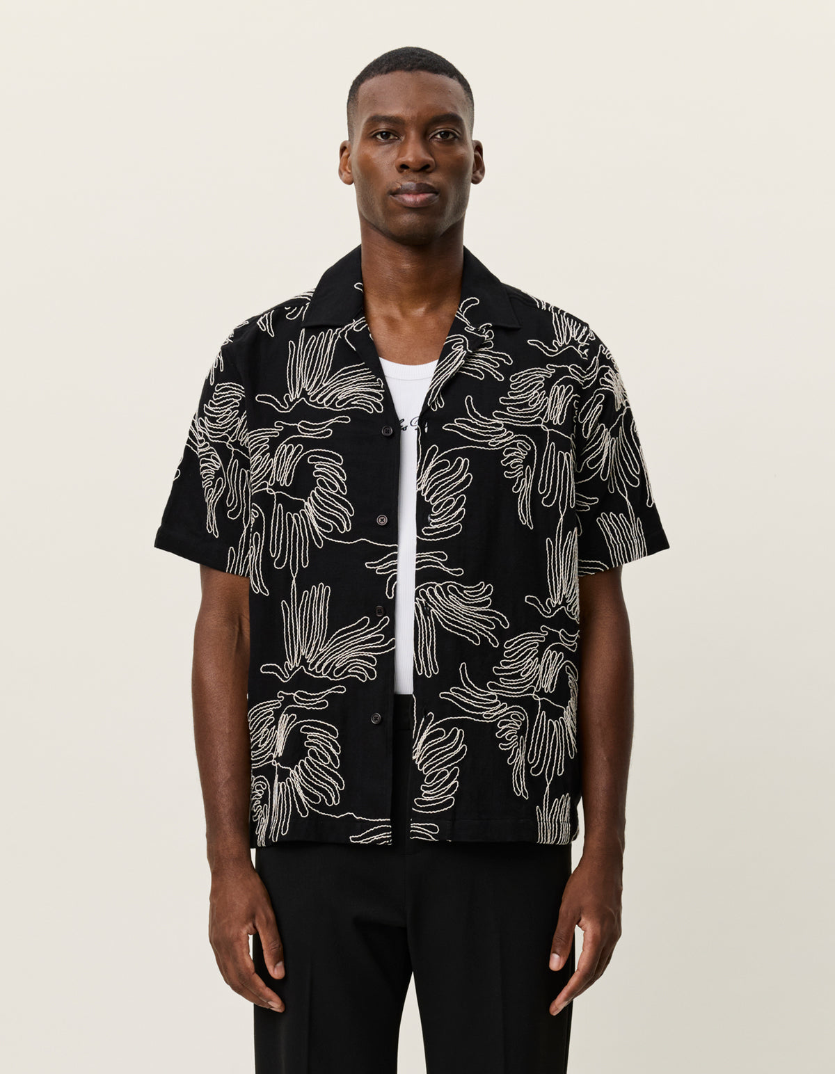 Les Deux / Liam AOE flower SS shirt / Black
