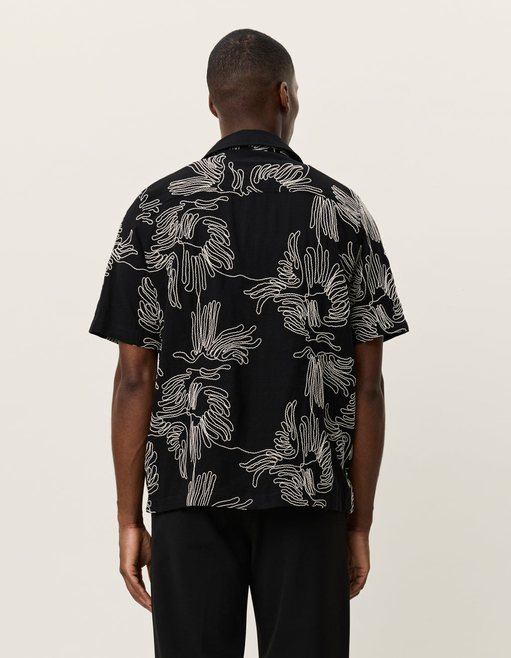 Les Deux / Liam AOE flower SS shirt / Black