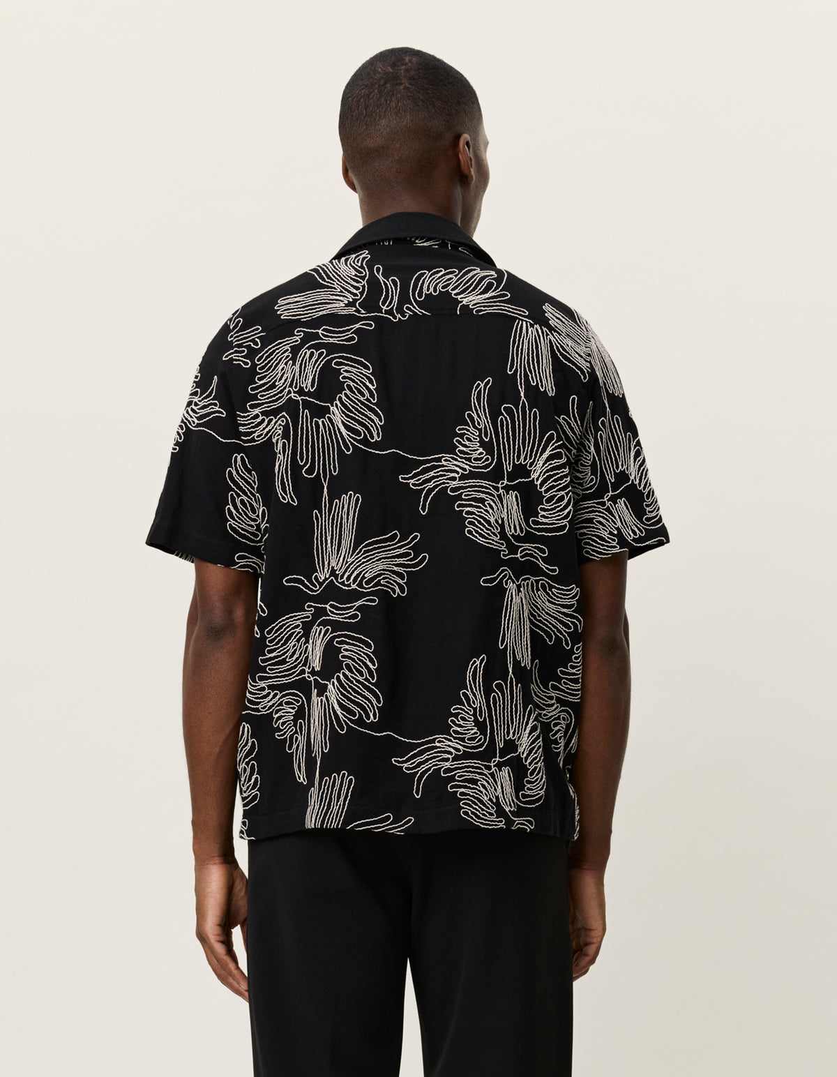 Les Deux / Liam AOE flower SS shirt / Black